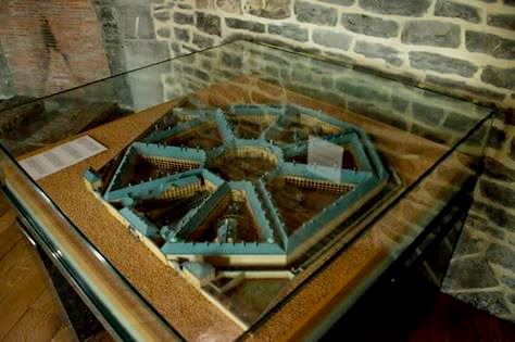 gentrasphuismaquetteantoondelooffb